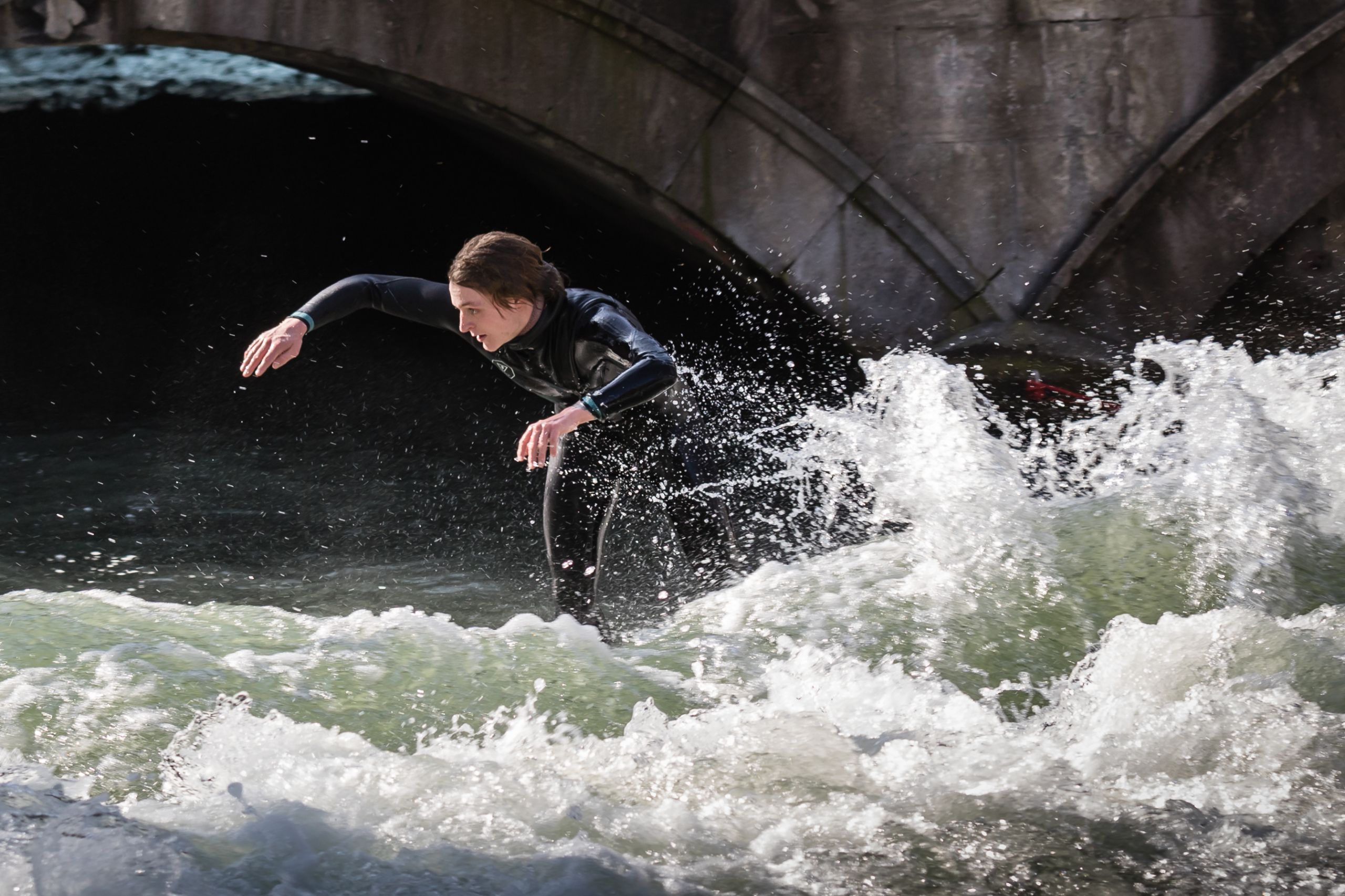 Eisbach Surfer 2