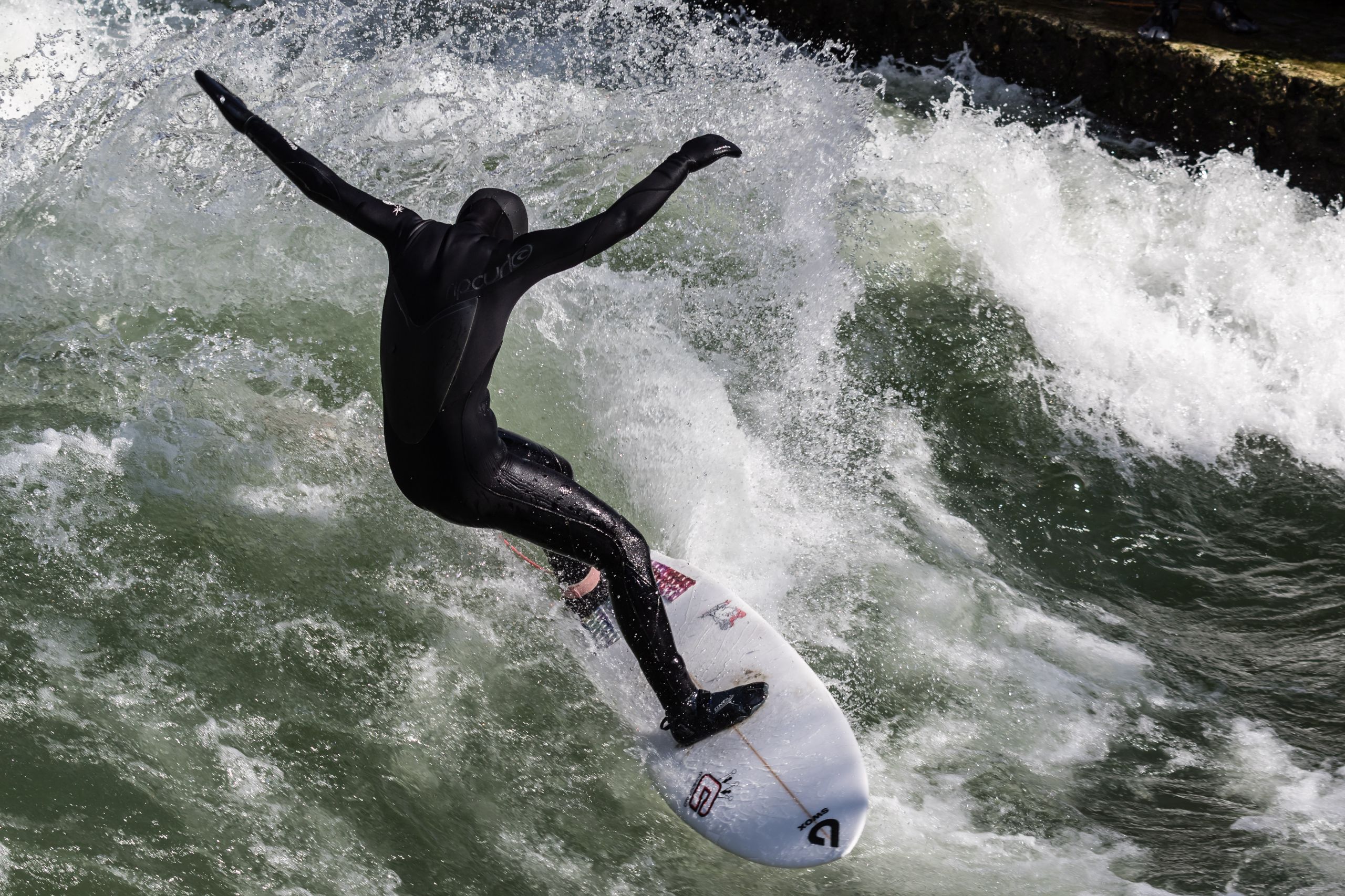 Eisbach Surfer 23