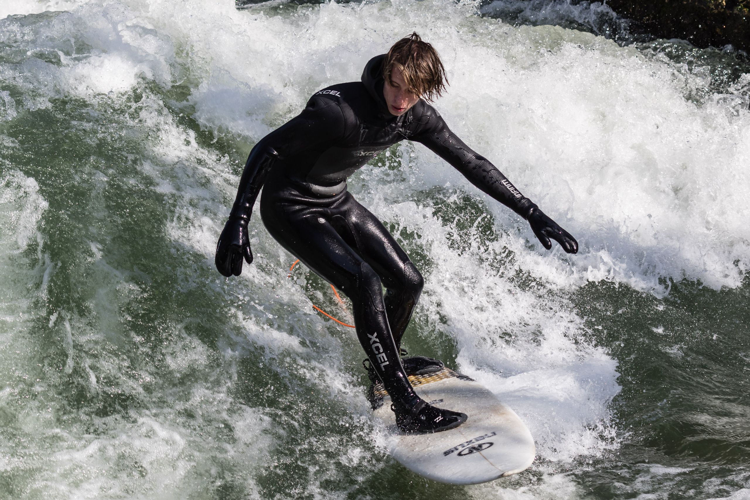 Eisbach Surfer 28