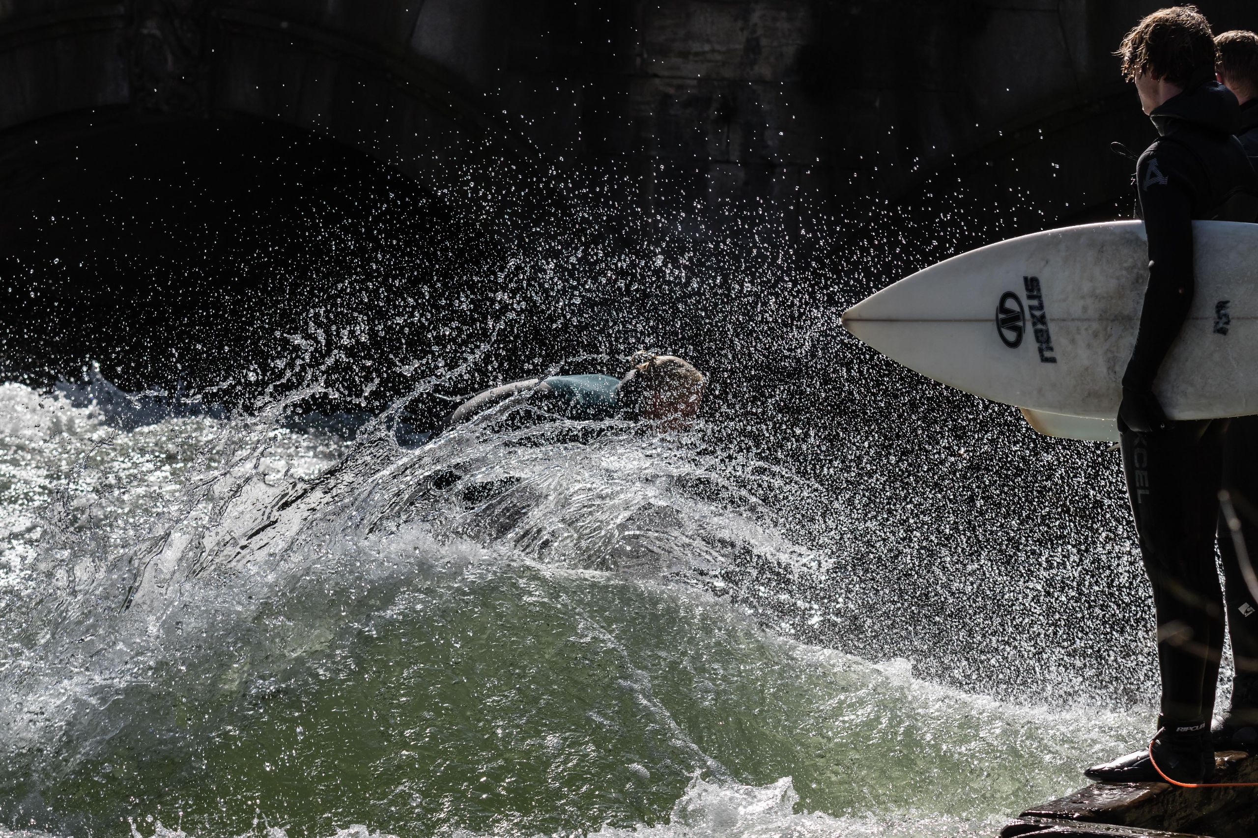 Eisbach Surfer 9